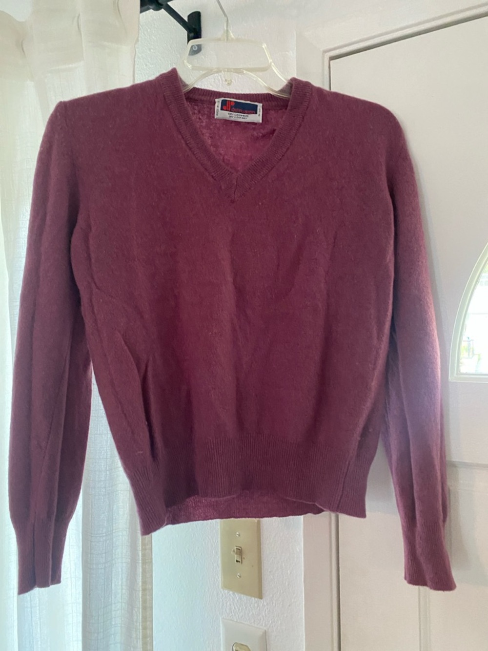 Classic V-Neck Sweater in Plum 100% cashmere made in Italy